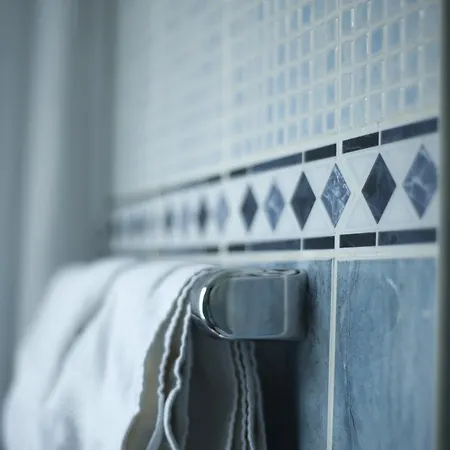 Du Globe 18 2* Paris