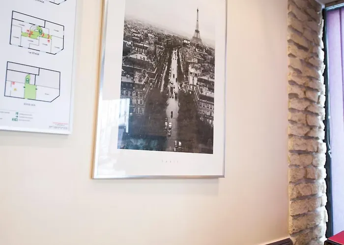 Du Globe 18 2* Paris