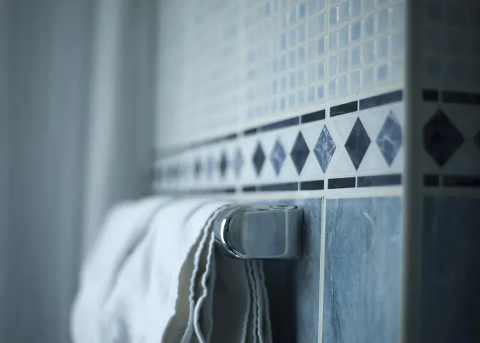 Du Globe 18 2* Paris