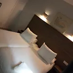 Hotel Du Globe 18 Parigi