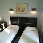 Hotel Du Globe 18 Parigi
