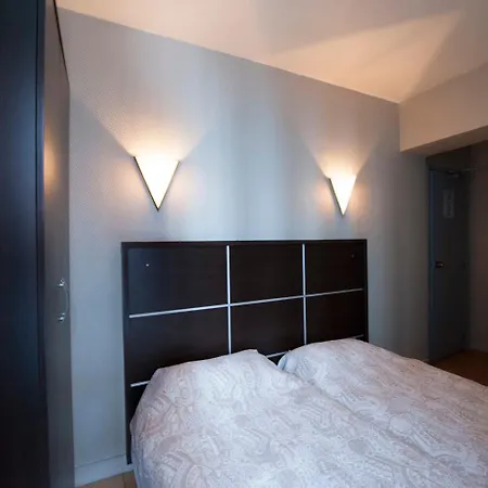 Отель Du Globe 18 2*